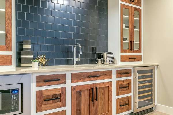 Ceramic And Porcelain Tiles Backsplash