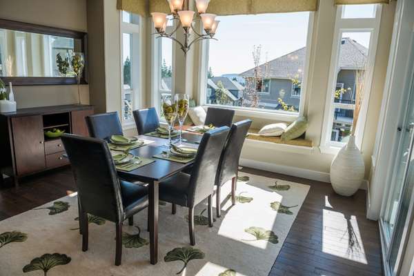 Window-Seat Dining Area