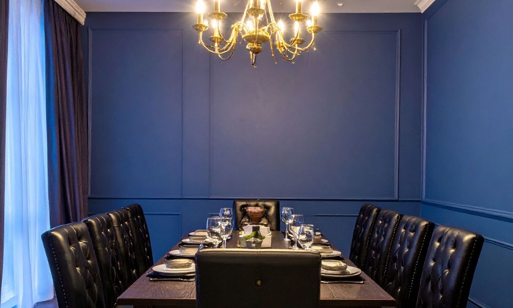 How to Set a Dining Table for Staging